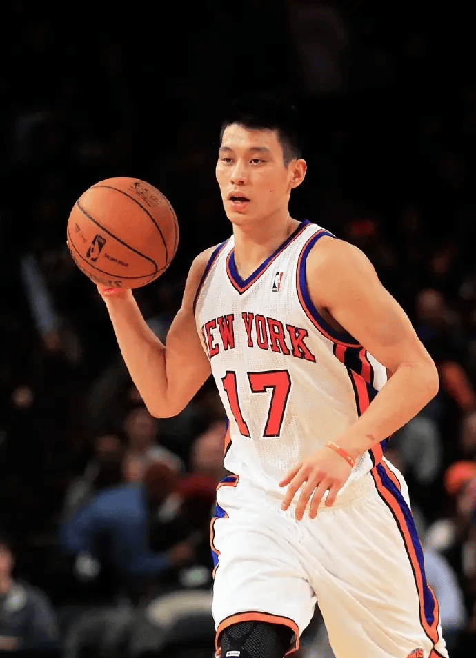 前NBA球星林书豪晒出儿子的照片，官宣当爸喜讯(图3)