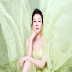 苗圃新写真春意盎然 从容舒展静予时光